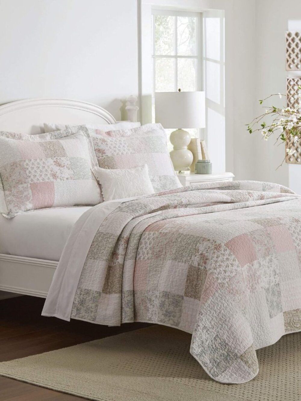 Twin Quilt Set, Soft & Lightweight Bedding with Matching Sham, Reversible Room D